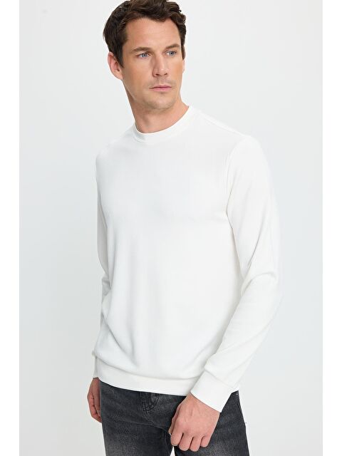 TUDORS Erkek Standart Fit Normal Kesim Uzun Kollu Ekstra Soft Modal Kumaş Bisiklet Yaka Ekru Sweatshirt - S000519544-19965