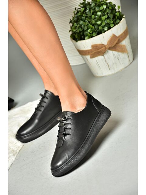 Fox Shoes P5554610 Siyah Kadın Sneaker