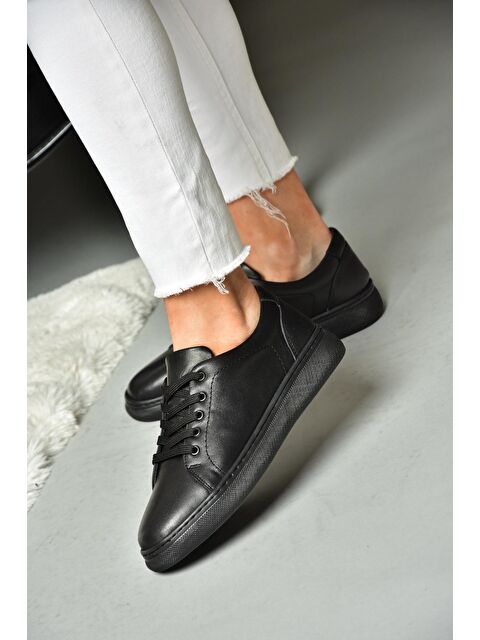 Fox Shoes P5554609 Siyah Kadın Sneaker