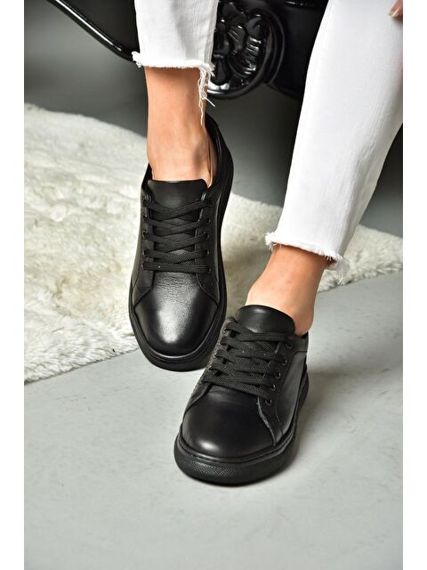 Fox Shoes P5554609 Siyah Kadın Sneaker