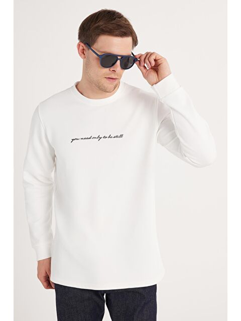 TUDORS Erkek Standart Fit Pamuklu Bisiklet Yaka Şardonlu Baskılı Beyaz Sweatshirt - S000519577-20063