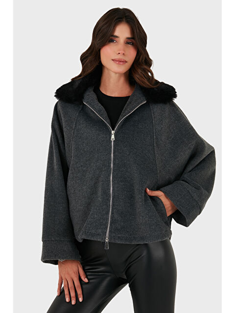 Lela Pamuk Karışımlı Oversize Kürklü Yaka Yarasa Kol Kışa Kaşe Mont 6839660 - S000480553-29666