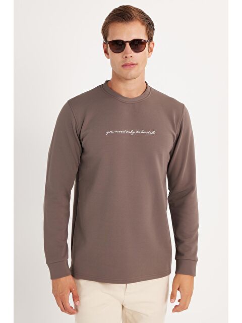 TUDORS Erkek Standart Fit Pamuklu Bisiklet Yaka Şardonlu Baskılı Açık Kahverengi Sweatshirt - S000519590-6354