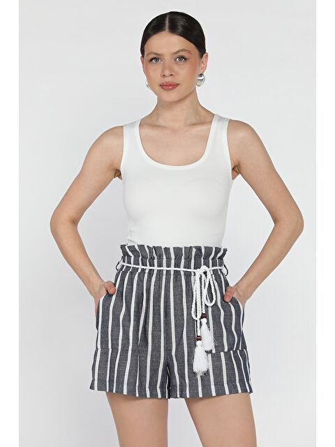 Gülseli Kadın Bel Lastikli Kuşak Detaylı Çizgi Desenli Şort - S000379938-21164
