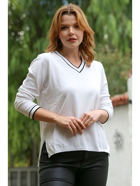 Chiccy Beyaz V Yaka Uzun Kol İnce Yırtmaçlı Triko Kazak 65 60 - S000468967-20063