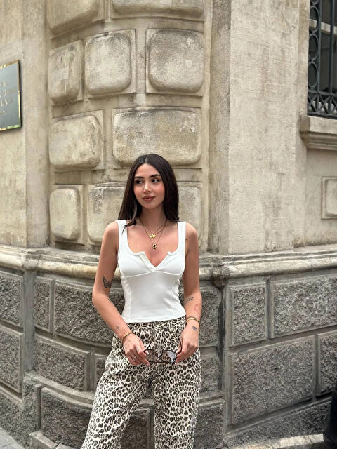 Hazelin Kadın Beyaz Önü Çıt Çıt Kapamalı Crop HZL25S-ZK11671