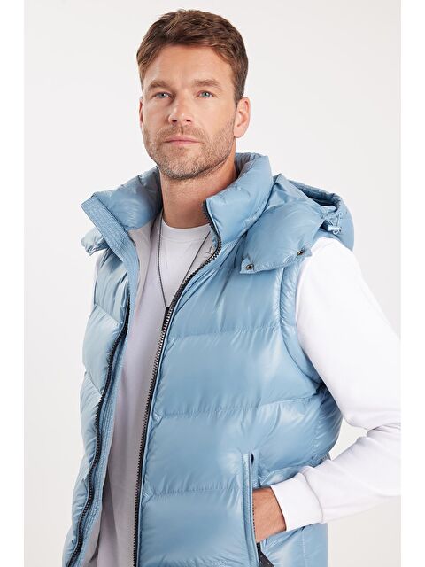 TUDORS Erkek Standart Fit Normal Kesim Sıfır Kol Çift Cepli Fermuarlı Sıcak Tutan Mavi Şişme Yelek - S000521915-17234