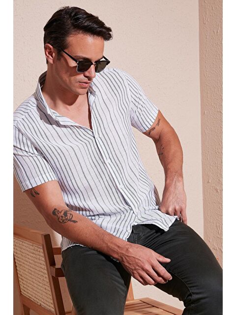Buratti İnce Çizgili Düğmeli Yaka %100 Pamuk Slim Fit Gömlek CF23S116097 - S000010099-37251