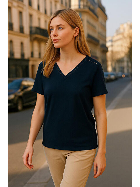 Fashion Friends Pamuklu Regular Fit Dantel Detaylı V Yaka Bluz 25Y1201K1 - S000396440-19351