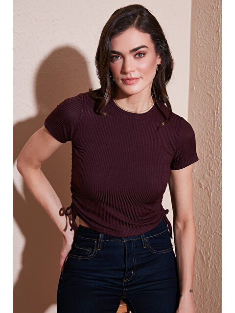 Lela Yanlardan Büzgülü Kısa Kollu Crop Kadın Bluz 5864010 - S000000372-877