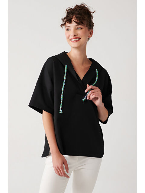 Muni Muni Kapüşonlu Oversize V Yaka Hoodie