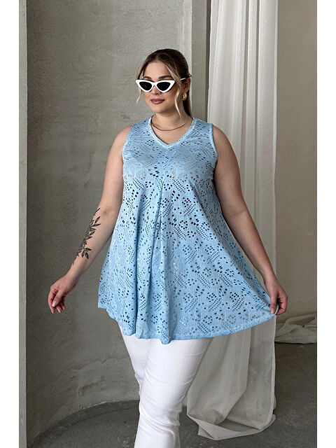 Stil Diva Büyük Beden V Yaka Sıfır Kol Dantel Detaylı Astarsız Bluz 302965 - S000383753-17234