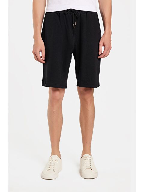 TUDORS Erkek Regular Rahat Kesim Beli Lastikli Bağlamalı Yandan Cepli Siyah Bermuda Şort - S000521975-19351