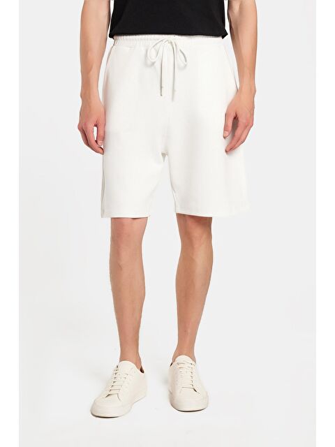 TUDORS Erkek Relax Fit Rahat Kesim Yandan Cepli Beyaz Bermuda Şort - S000521979-20063