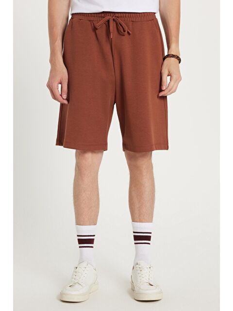 TUDORS Erkek Relax Fit Rahat Kesim Yandan Cepli Kahverengi Bermuda Şort - S000521984-19413