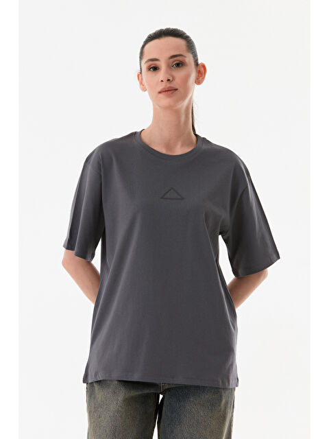 Fullamoda Üçgen Nakışlı Bisiklet Yaka Oversize Tişört - S000380914-29666