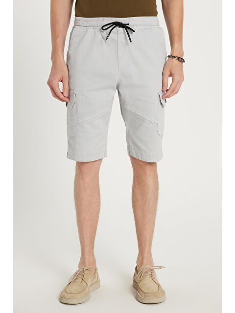 TUDORS Erkek Relax Fit Rahat Kesim %100 Pamuk Kargo Cep Açık Gri Kapri Şort - S000521996-20600
