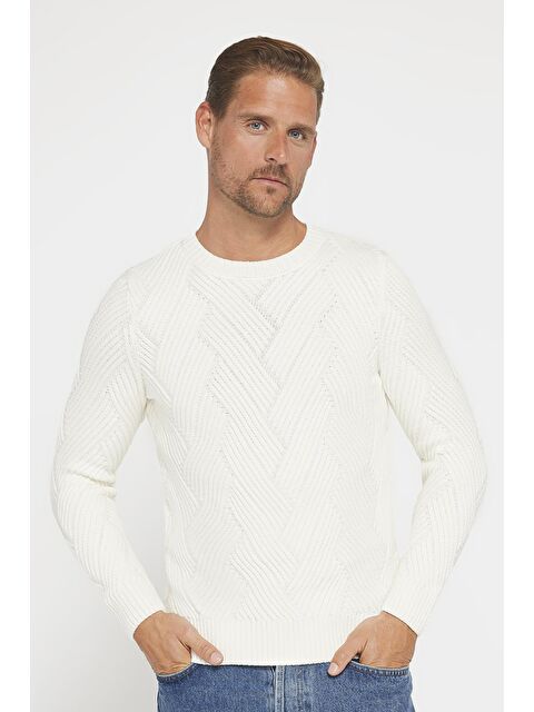 TUDORS Bisiklet Yaka Desenli Yumuşak Dokulu Erkek Beyaz Kazak