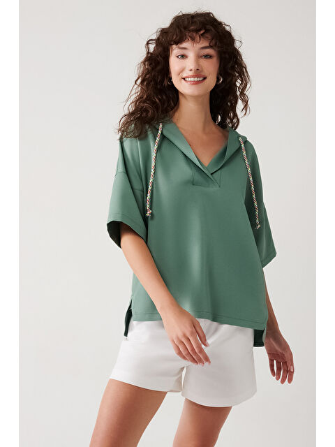 Muni Muni Kapüşonlu Oversize V Yaka Hoodie