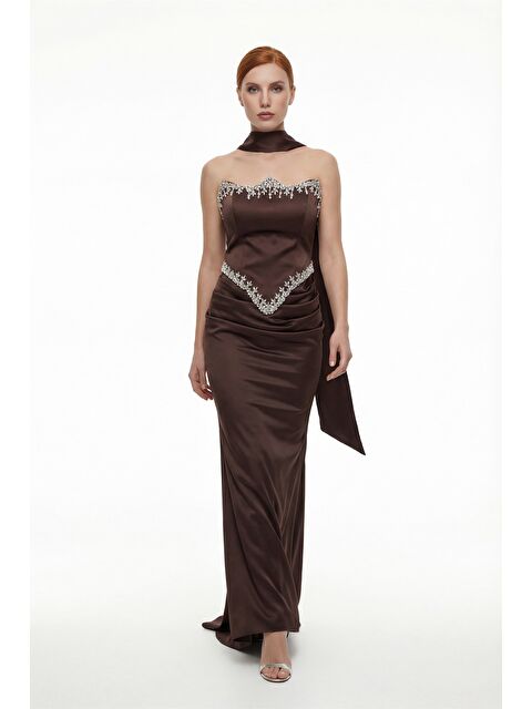 Lafaba Kadın Kahverengi Dar Kalıp Straplez Taşlı Uzun Saten Abiye Elbise - S000450584-19413