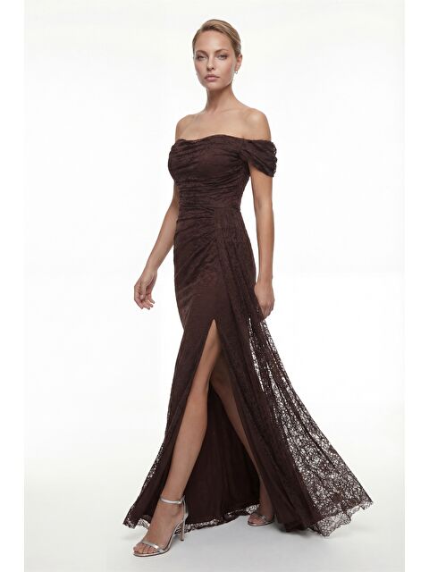 Lafaba Kadın Kahverengi Dar Kalıp Kayık Yaka Dantelli Uzun Abiye Elbise - S000511072-19413