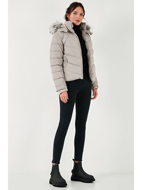 Lela Regular Fit Çıkarılabilir Kapüşonlu Fermuarlı Cepli Kadın Şişme Mont 497Dina - S000290954-19965