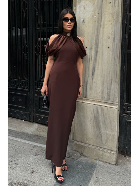 Lafaba Kadın Kahverengi Dik Yaka Pelerin Detaylı Maxi Davet Elbisesi