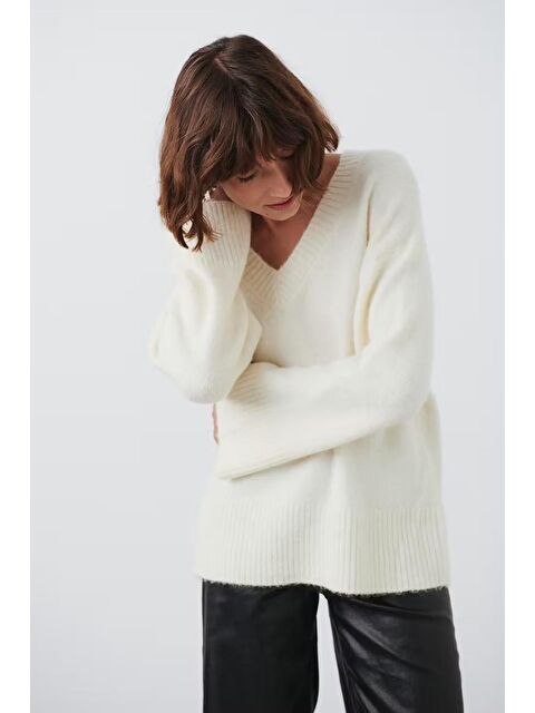 Madmext Ekru V Yaka Oversize Kadın Triko Kazak - S000236669-19965