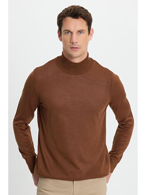 TUDORS Erkek Standart Fit Normal Kesim Yarım Balıkçı Yaka Düz Kahverengi Triko Kazak - S000519795-19413