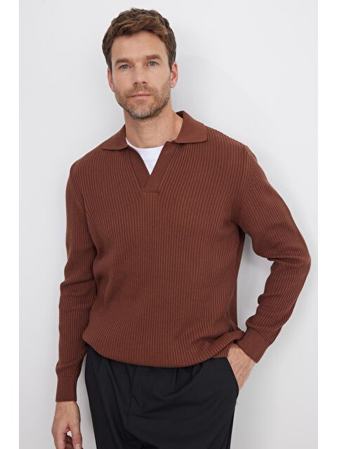 TUDORS Erkek Standart Fit Normal Kesim Pamuklu Polo V Yaka Kahverengi Kazak - S000519809-19413