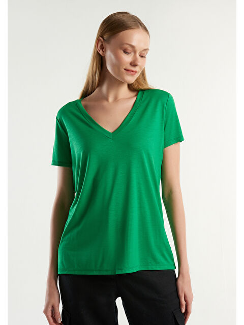United Colors Of Benetton Kadın Yeşil %100 Liyosel V Yaka Tişört - S000306211-18194