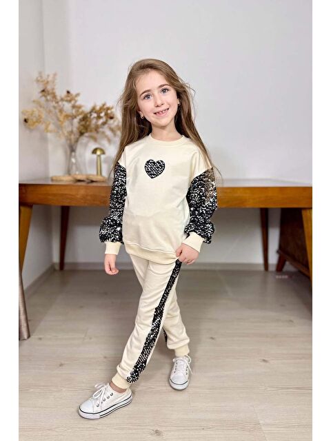Riccotarz Kız Çocuk Bisiklet Yaka Kollarında ve Göğsünde Kalp Pulpayet İşlemeli Krem Eşofman Takım - S000490548-19966