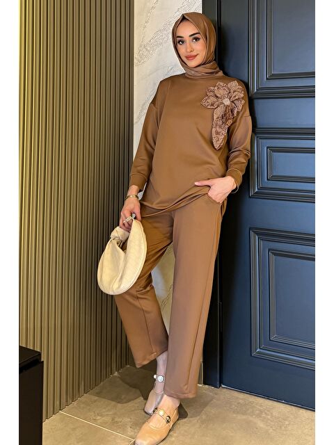 Julude Yaka Çiçek Detaylı Tunik Pantolon Tesettür İkili Takım - S000373476-4557