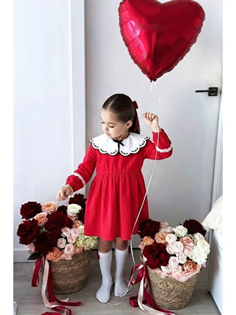 Monila Kız Çocuk Kırmızı Pamuklu Bebe Yaka Nakış Ve Dantel Detaylı Müslin Elbise