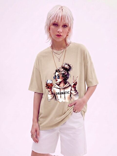 Trendseninle Kadın Bej Dramatic Baskı Regular Fit Tişört