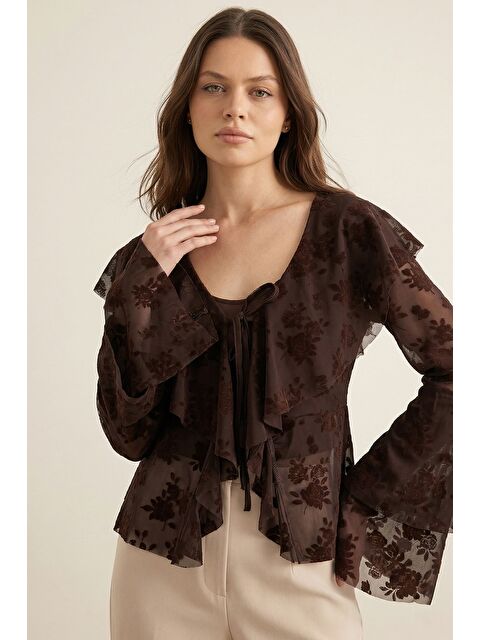 Gülseli Kadın Atlet Kombinli Ön Bağlamalı Güpürlü Bluz