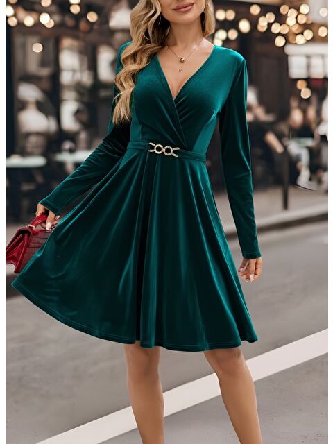 Jane's Kadın Uzun Kollu Kruvaze Yakalı Toka Detaylı Mini Kadife Elbise