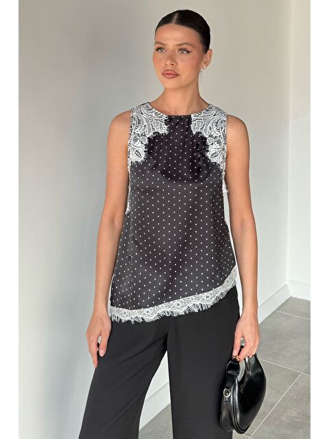 Gülseli Kadın Dantel Detaylı Puantiyeli Sıfır Kol Saten Bluz