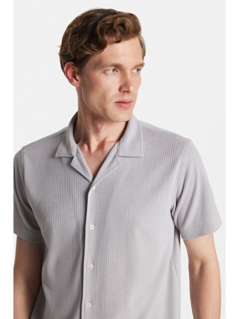TUDORS Erkek Slim Fit Yazlık Örme Dokulu Kısa Kollu Apaş Yaka Gri Gömlek - S000519899-20600