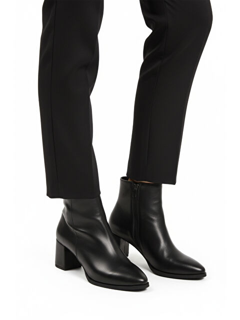 Ayakmod Siyah Cilt Fermuarlı Polarlı Kaymaz Kadın Topuklu Bot 343126 Z - S000458268-37437