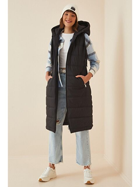 Hazelin Kadın Siyah Sabit Kapüşonlu Astarlı Uzun Şişme Yelek HZL22W-BD151401 - S000030275-19351