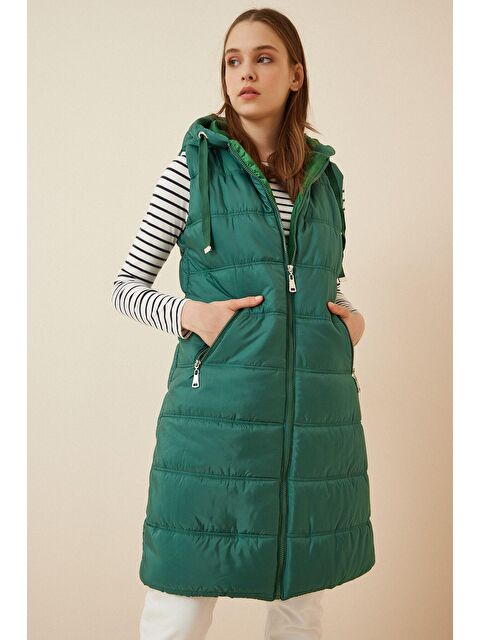 Hazelin Kadın Zümrüt Yeşili Sabit Kapüşonlu Astarlı Uzun Şişme Yelek HZL22W-BD151401
