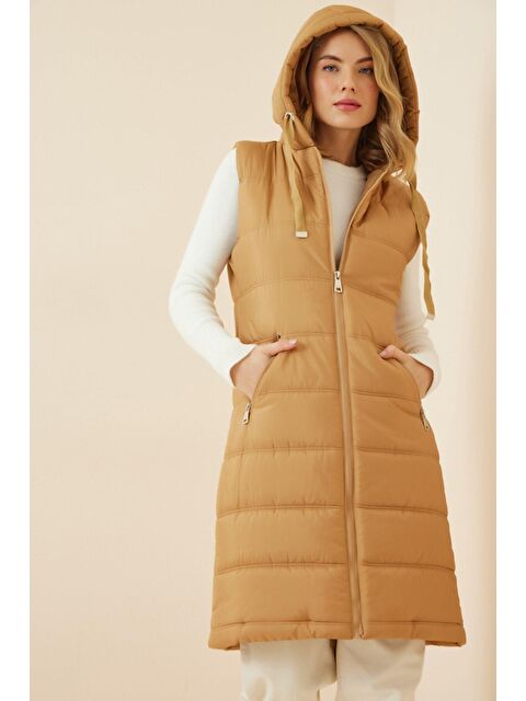 Hazelin Kadın Camel Sabit Kapüşonlu Astarlı Uzun Şişme Yelek HZL22W-BD151401 - S000030275-37261