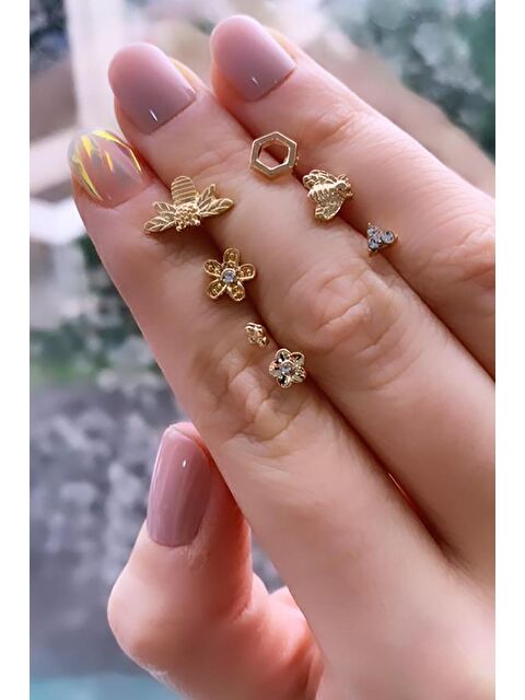 Pelin Aksesuar Arı ve Çiçek Figürlü 7 Adet Mini Küpe Seti - S000048645-23173