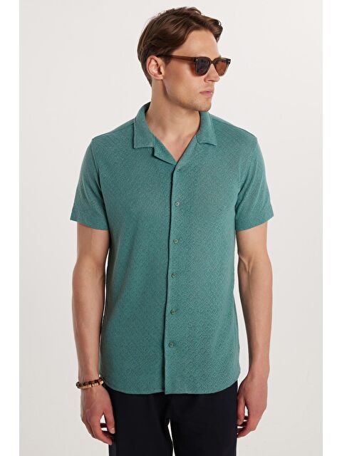 TUDORS Erkek Slim Fit Dar Kesim Kısa Kollu Örme Doku Apaş Yaka Yeşil Gömlek