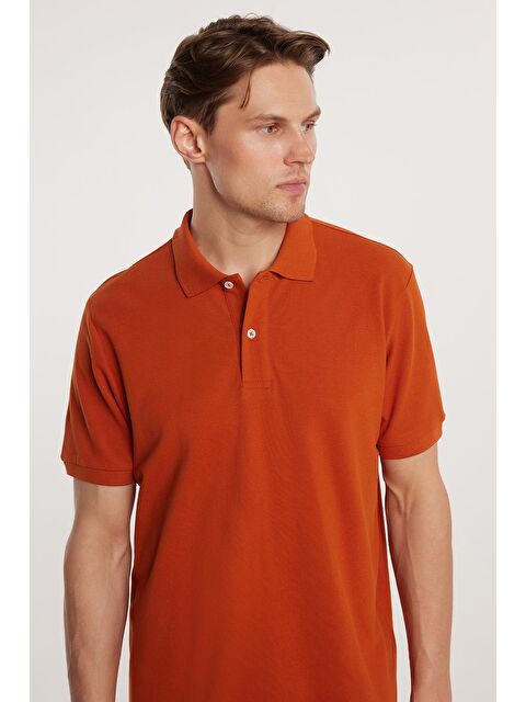 TUDORS Erkek Regular Fit Klasik Kesim %100 Pamuk Düz Pike Kiremit Polo Yaka Tişört
