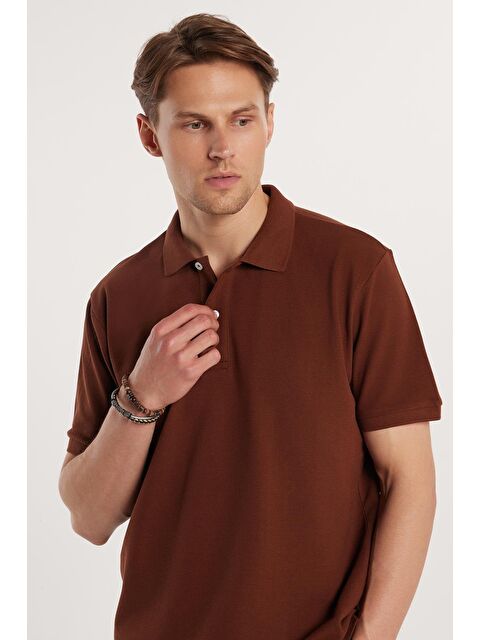 TUDORS Erkek Regular Fit Klasik Kesim %100 Pamuk Düz Pike Kahverengi Polo Yaka Tişört