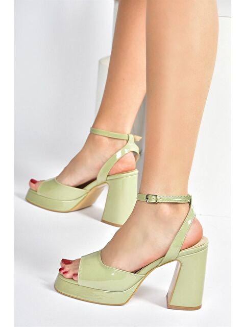 Fox Shoes Yeşil Rugan Kalın Platform Topuklu Kadın Ayakkabı M570345608 - S000043933-18194