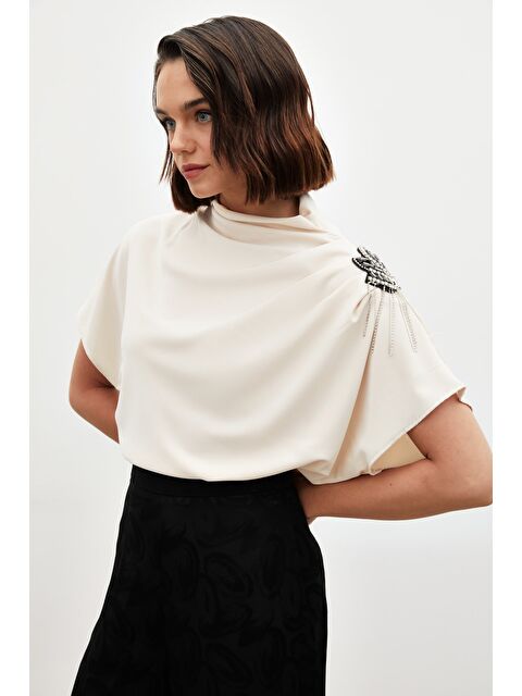 SATEEN Tek Omuz Aksesuarlı Salaş Bluz - Bej - S000323438-19928