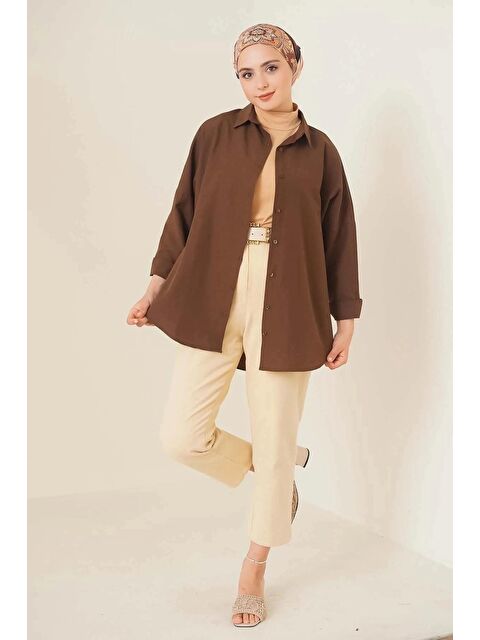 Hazelin Kadın Tesettür Kahverengi Geniş Kalıp Uzun Basic Gömlek HZL24W-BD139001 - S000106305-19413